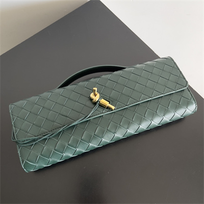 BV Long Clutch Andiamo With Handle In Lambskin Leather Emerald Green Color