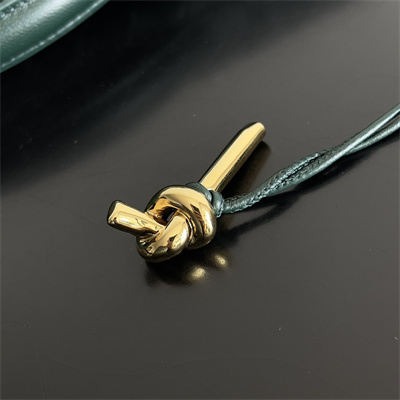 BV Long Clutch Andiamo With Handle In Lambskin Leather Emerald Green Color