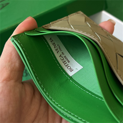 BV Card holder In Calfskin Leather Travertine/Parakeet