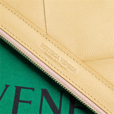 BV Zippy Pouch In Lambskin Leather Porriage Color 6689