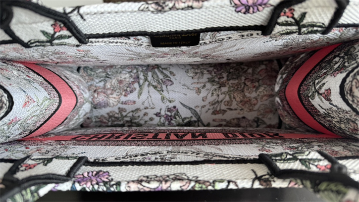 CD Medium Book Tote Ecru Multicolor Di.or 4 Saisons Printemps Soleil Embroidery