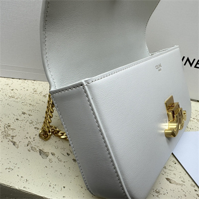 Ce**e chain shoulder bag cuir triomphe in shiny calfskin white