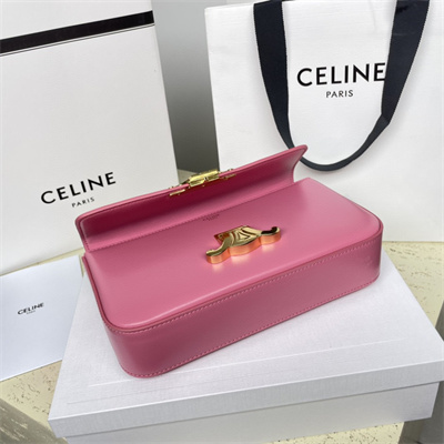 Ce**e chain shoulder bag cuir triomphe in shiny calfskin pink