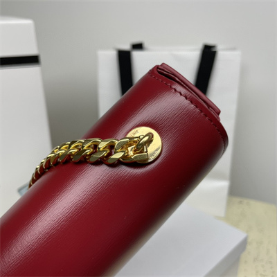 Ce**e chain shoulder bag cuir triomphe in shiny calfskin bordeaux
