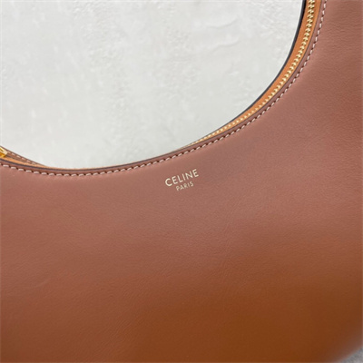 Ce**e medium ava strap bag in smooth calfskin tan