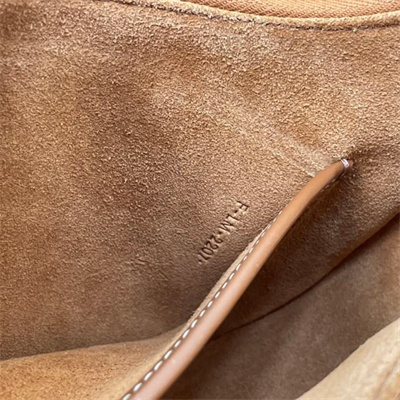 Ce**e medium ava strap bag in smooth calfskin tan