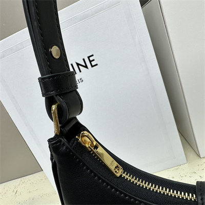 Ce**e medium ava triomphe bag in smooth calfskin black