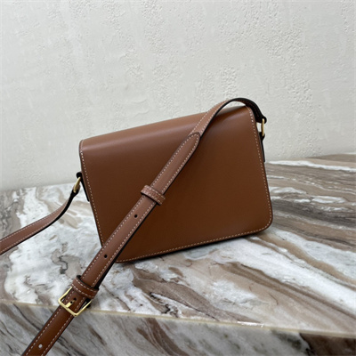 Ce**e teen triomphe bag in shiny calfskin brown color