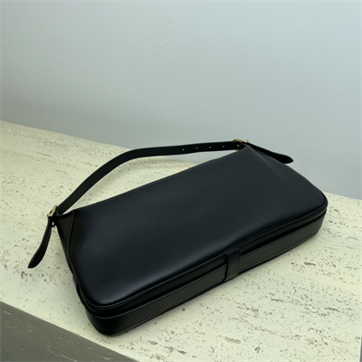 ce**e medium romy in S*pple calfskin black