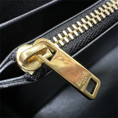 ce**e teen victoire bag in S*pple calfskin black/gold