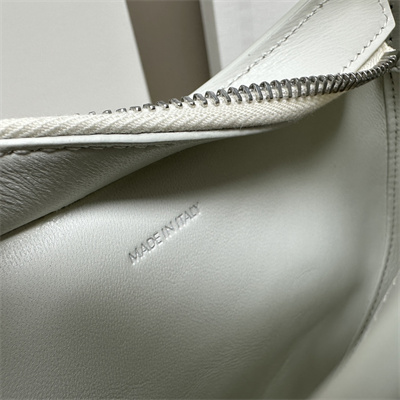 Ce**e medium tilly bag in shiny calfskin white