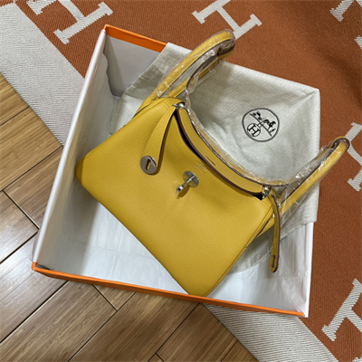 Lindy Bag Taurillon Clemence Leather 26/30CM Silver Tone Metal In Jaune Amber Color HS