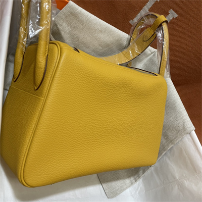 Lindy Bag Taurillon Clemence Leather 26/30CM Silver Tone Metal In Jaune Amber Color HS