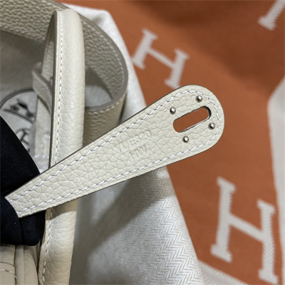 Lindy Bag Taurillon Clemence Leather 26/30CM Silver Tone Metal In Craie Color HS