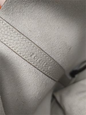 Picotin Lock Bag Togo Leather 18/22CM Gold/Silver Tone Metal In Pearl Grey Color HS