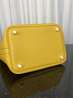 Picotin Lock Bag Taurillon Clemence Leather 18/22CM Gold/Silver Tone Metal In Jaune Amber Color HS