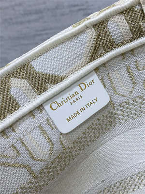 CD Hat Basket Bag  Embroidery White and Gold Macrocannage Embroidery