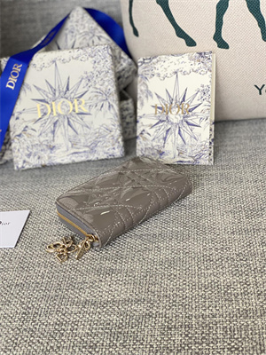 cd  voyageur small  coin purse S*pple cannage patent calfskin grey s0985