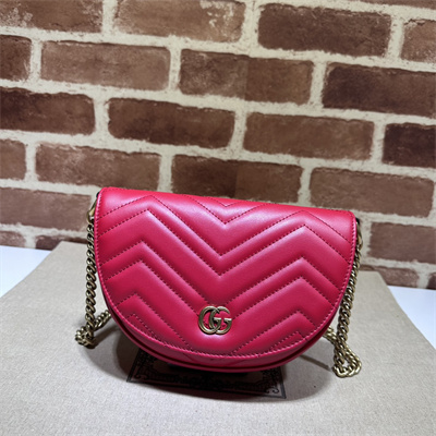 G*u*i gg marmont matelass?? chain mini bag red 746431