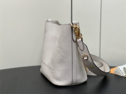 L.V Lock and Walk Grained Calfskin Cream M24638