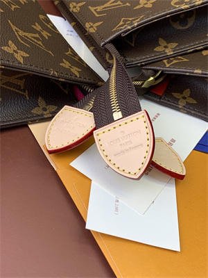 L.V Trio Toilet Pouch Monogram Canvas M47195