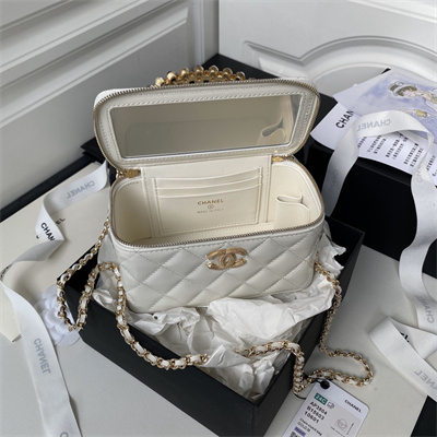 Cha.nel Vanity Case Top Handle With Chain Shiny Crumpled Lambskin, Imitation Pearls & Gold-Tone Metal White AP3804