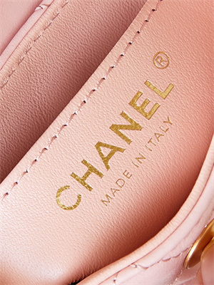 Ch*el clutch with chain shiny aged calfskin gold-tone metal pink ap3435