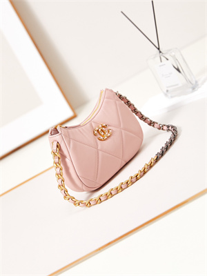 Ch*el 19 clutch with chain shiny lambskin, gold-tone, silver-tone & ruthenium-finish metal pink ap3763