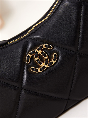 Ch*el 19 clutch with chain shiny lambskin, gold-tone, silver-tone & ruthenium-finish metal black ap3763