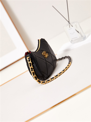 Ch*el 19 clutch with chain shiny lambskin, gold-tone, silver-tone & ruthenium-finish metal black ap3763