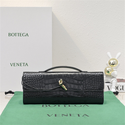 BV Long Clutch Andiamo With Handle In Crococile Leather Black