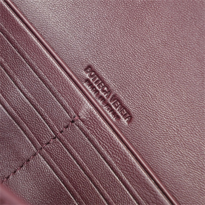 BV Long Clutch Andiamo With Handle In Crococile Leather Barolo