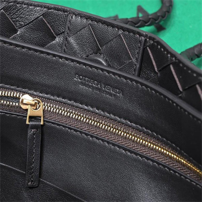 BV Small Andiamo Top handle bag Lambskin Leather Fondant