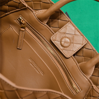 BV East West Andiamo Top handle bag Lambskin Leather Cognac