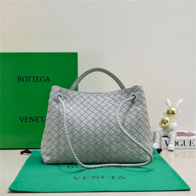 BV Medium Andiamo Top handle bag Lambskin Leather Agate Grey