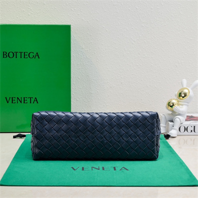 BV Medium Andiamo Top handle bag Lambskin Leather Navy