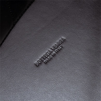 BV Large Andiamo Top handle bag Lambskin Leather Fondant