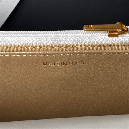 Ch*el wallet on chain shiny lambskin, enamel & gold-tone metal white ap3938