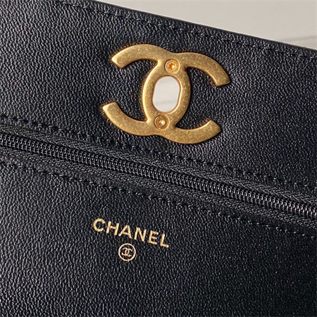 Ch*el wallet on chain shiny lambskin, enamel & gold-tone metal black ap3938