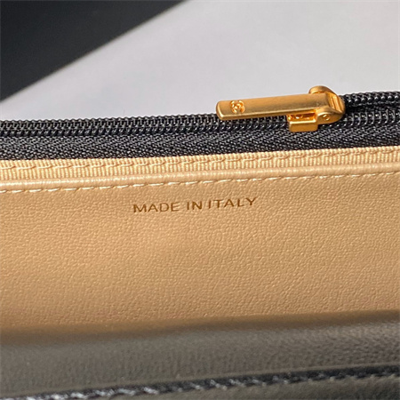 Ch*el wallet on chain shiny lambskin, enamel & gold-tone metal black ap3938