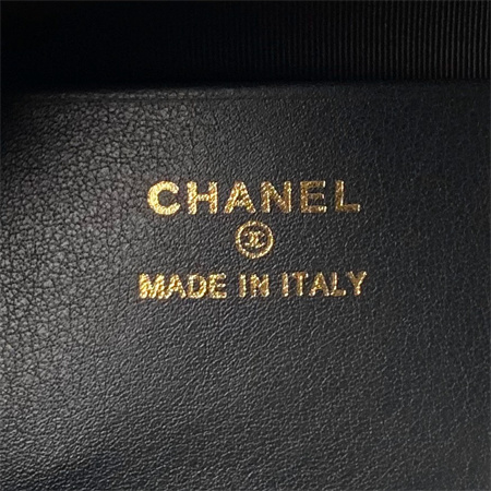 Ch*el clutch with chain grained shiny calfskin & gold-tone metal black ap4066