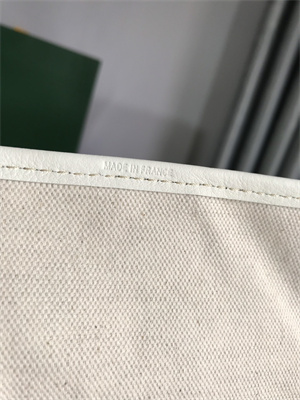 Go*ard saint l0*is gm bag in Go*ardine canvas & chevroches calfskin