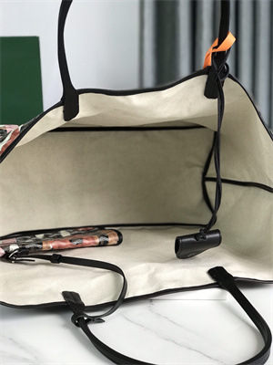 Go*ard saint l0*is gm bag in Go*ardine canvas & chevroches calfskin