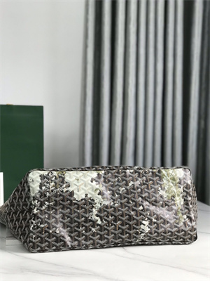 Go*ard saint l0*is gm bag in Go*ardine canvas & chevroches calfskin