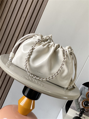 L0ew* medium flamenco purse in  mellow nappa lambskin