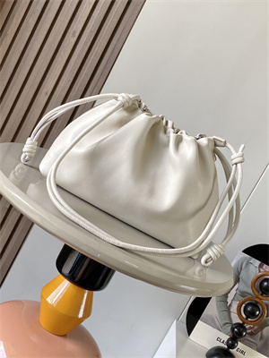 L0ew* medium flamenco purse in  mellow nappa lambskin