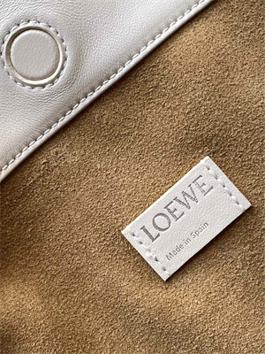 L0ew* medium flamenco purse in  mellow nappa lambskin