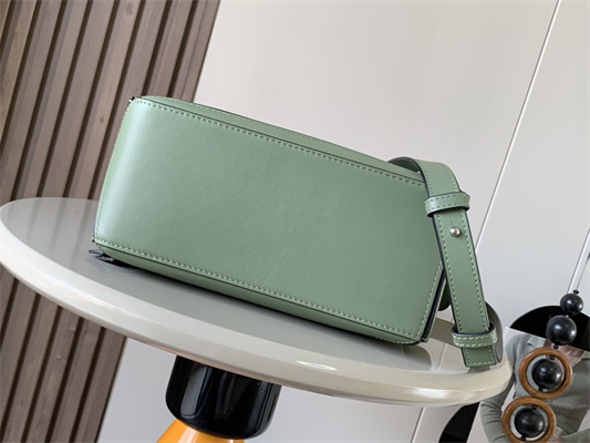 L0ew* small puzzle bag in classic calfskin