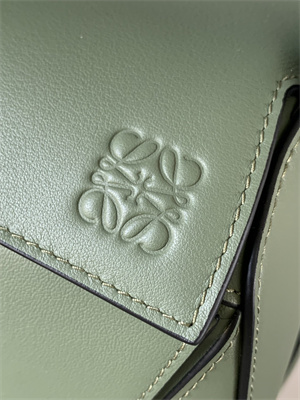 L0ew* small puzzle bag in classic calfskin