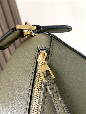 L0ew* small puzzle bag in classic calfskin